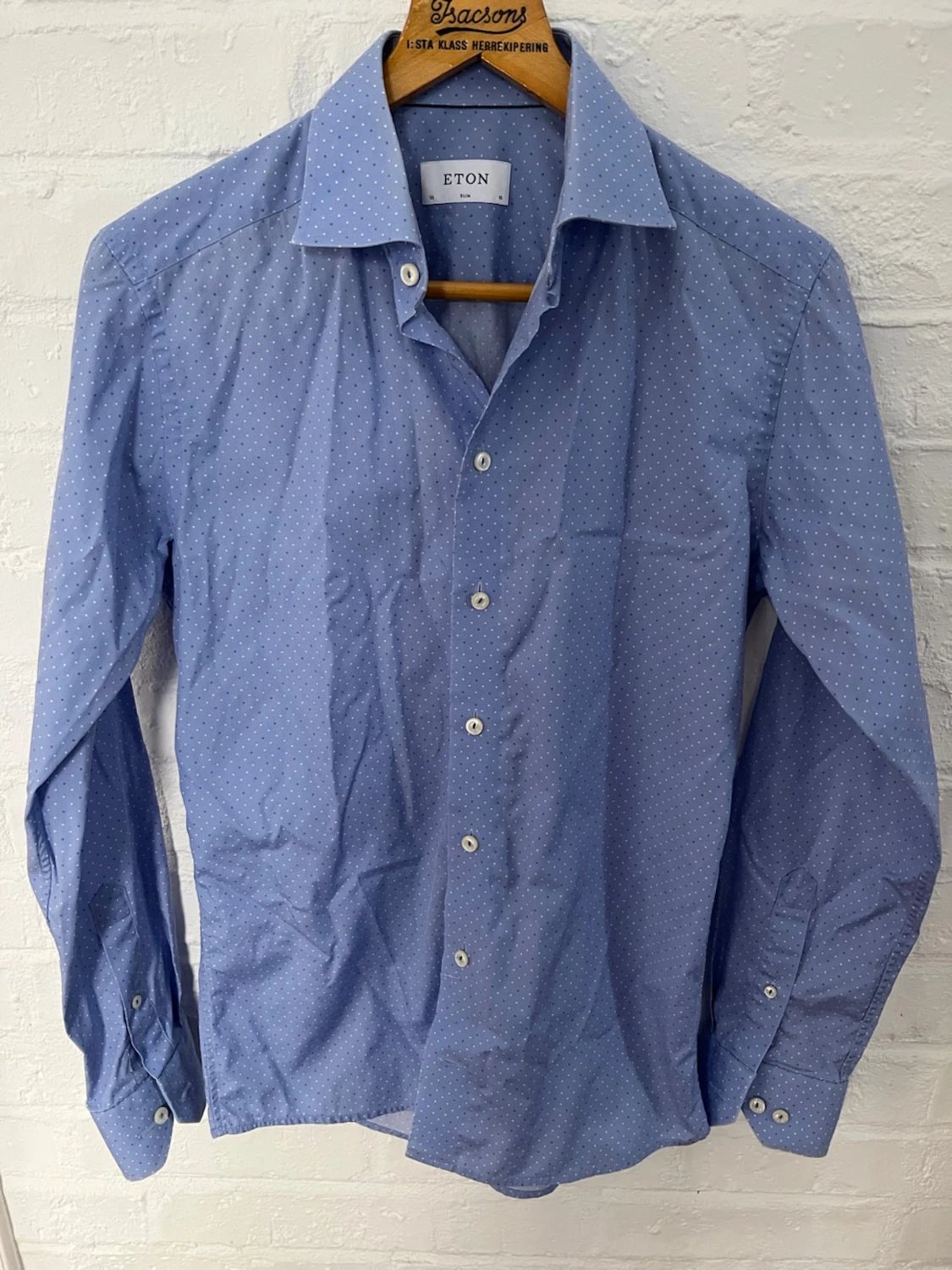 Blå prickig skjorta från Eton
