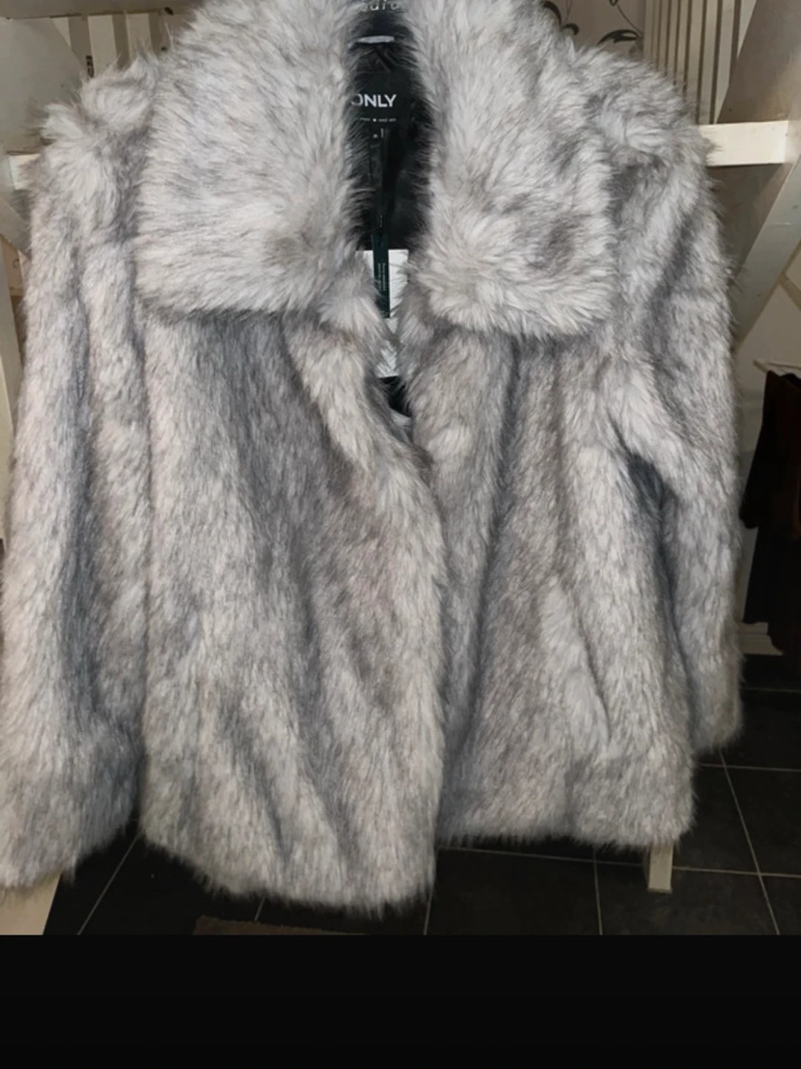 Grå pälsjacka från ONLY, stl M