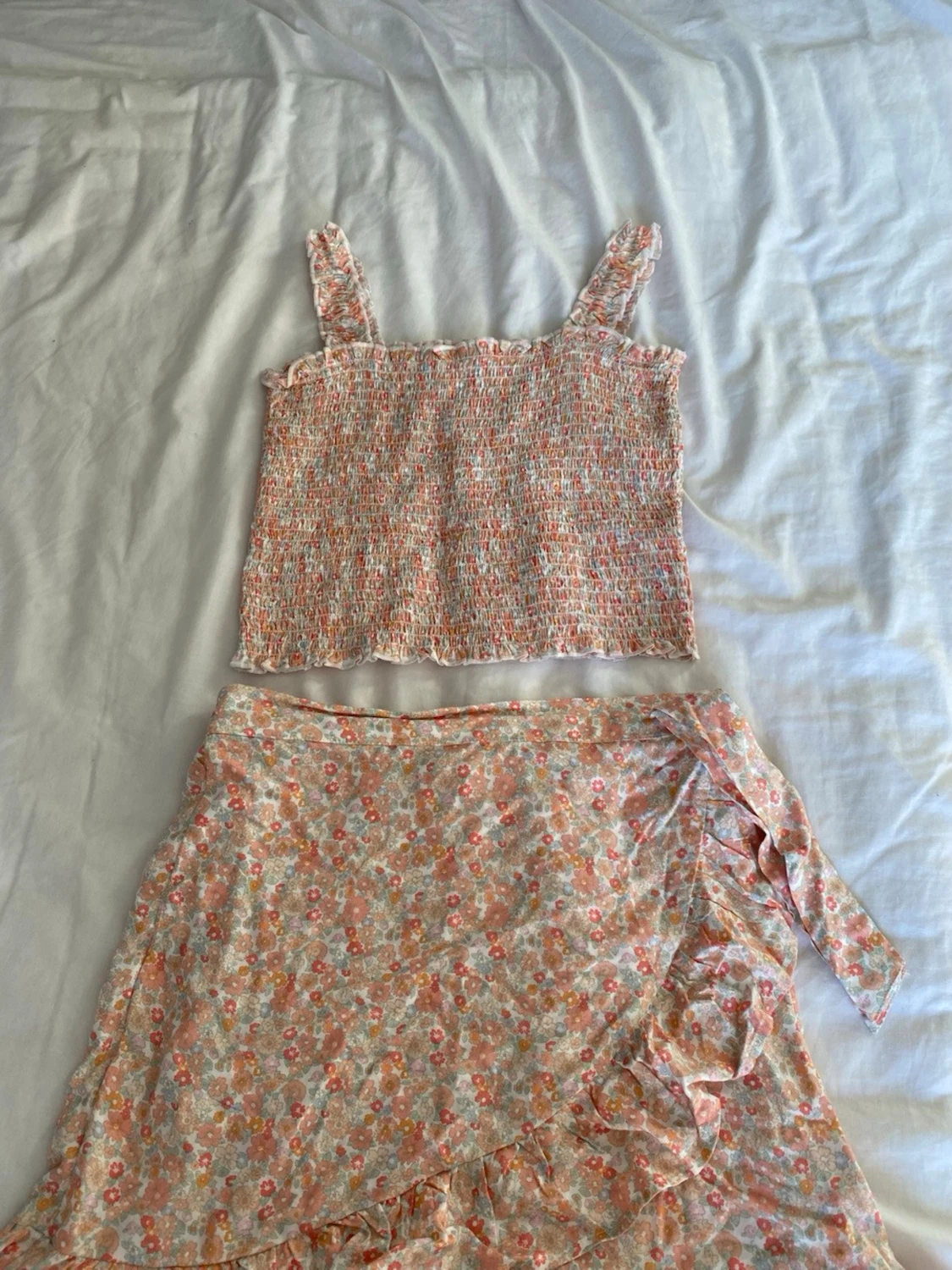 Blommig linnetopp och kjol från KappAhl