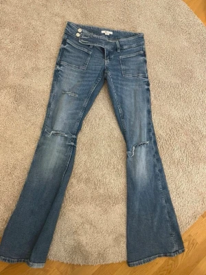 BYTE!! - Jag letar efter nån som vill byta mina xs jeans till s då mina e för korta dom är tyvärr uppsprättade men dom är fortfarande lite korta för mig så det e därför jag måste byta men kan inte byta i butik för jag har inget kvitto kvar
