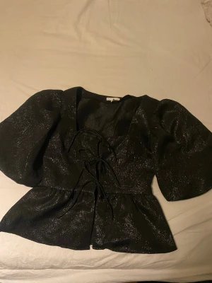 Svart glitter blus  - Fin blus till festligare tillfällen
