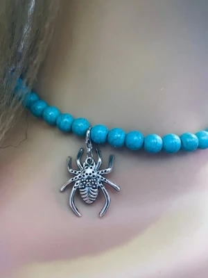 By prisförslag- spindel med lås hänge silvrig ej halsband  - By prisförslag- spindel med lås hänge silvrig ej halsband 