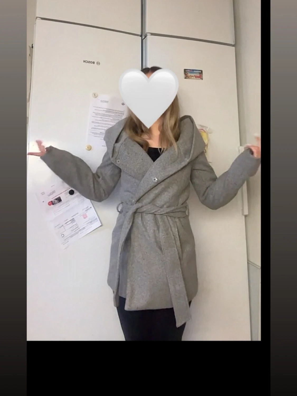 Grå kappa med bälte 