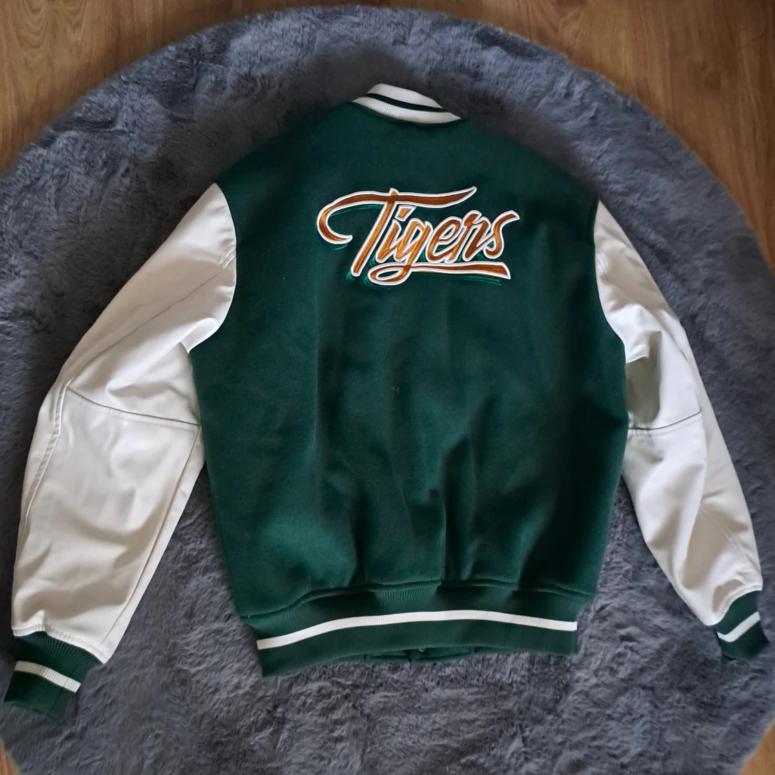 Grön och vit bomberjacka H&M Hawkins - 1