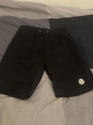 Moncler Shorts - Moncler shorts perfekt för sommaren