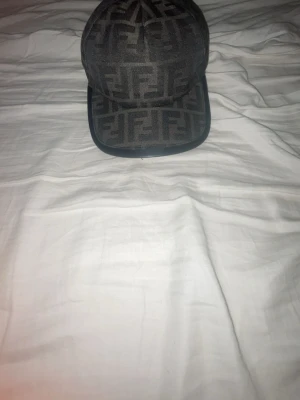 Fendi keps - Snygg fendi keps knappt använf