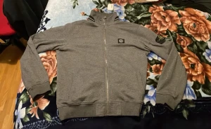 Stone Island kofta - Original Stone Island kofta. sparsamt använd och i mycket bra skick. Märk storlek xxl