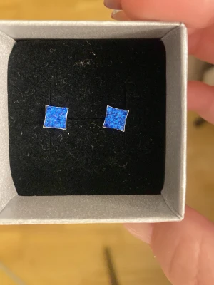 Örhängen  - Blåa fyrkantiga örhängen 