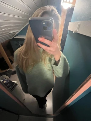 Snygg stickad tröja!! - Snygg ljusgrön tröja från Gina! fint skick!! 