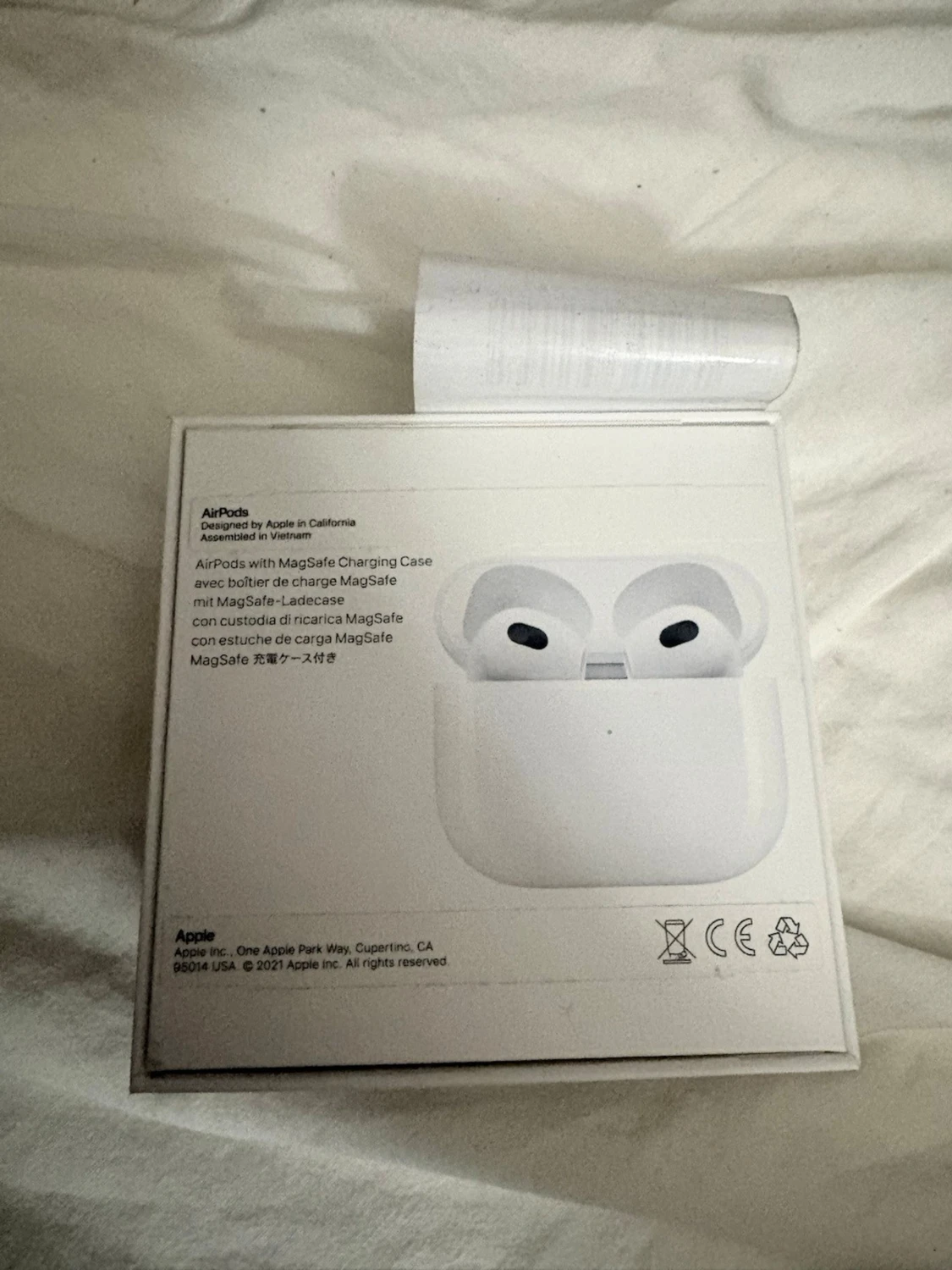 Apple AirPods (3rd generation) med MagSafe-laddningsetui - 1
