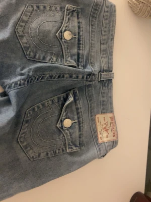 True religon - Säljer mina true religon då dom inte passar mig. Nya kostar 1299 därav priset💗