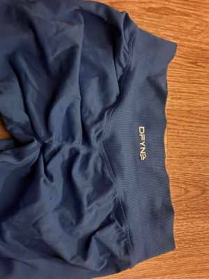 Blåa tights från DFYNE - Säljer ett par blåa tights från DFYNE. Kolla sista bilden 