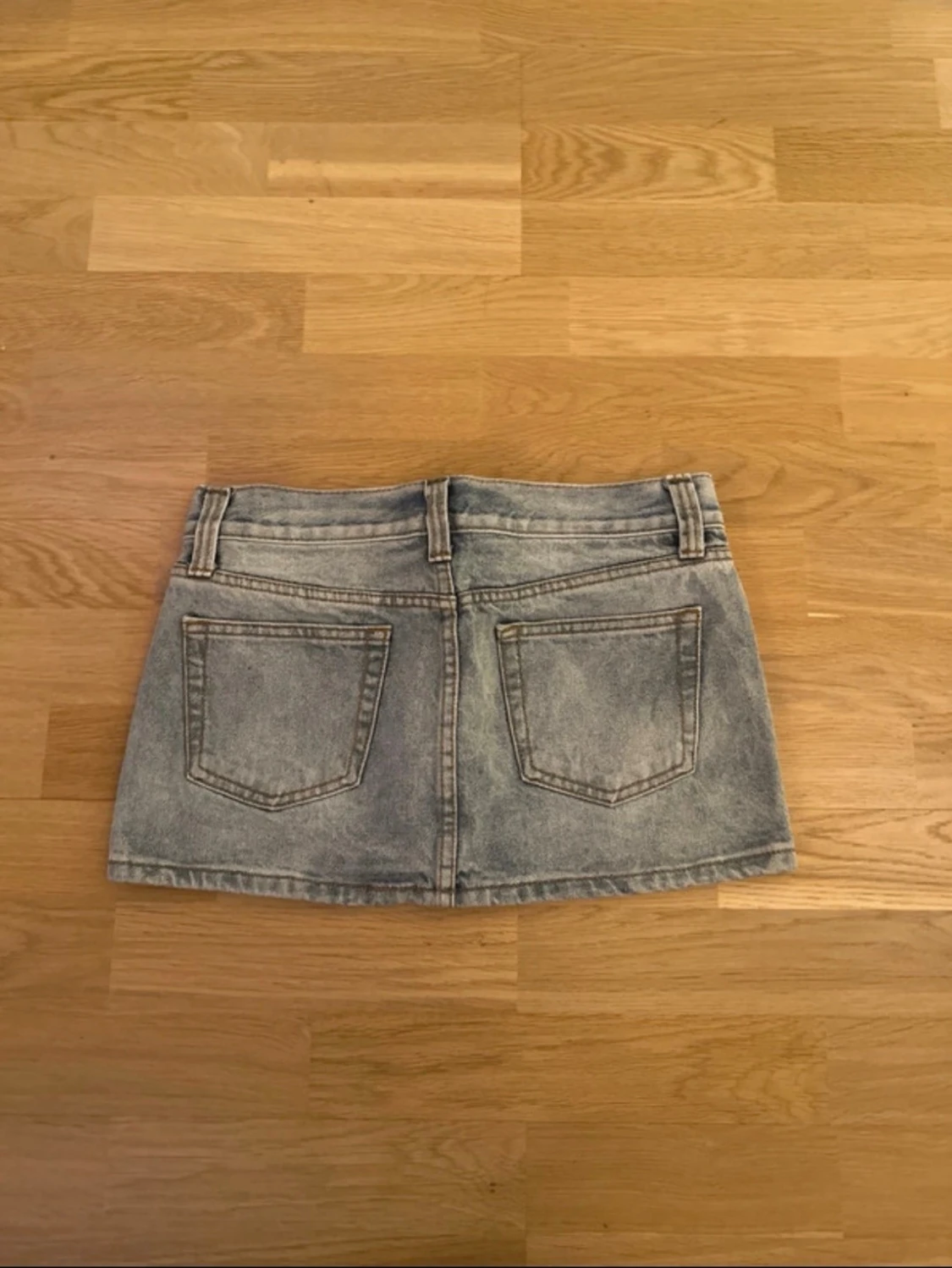 Lågmidjad Jeanskjol från brandy melville  - 4