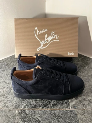 Christian Louboutin skor - Mörkblå Christian Louboutin skor. Helt nya!