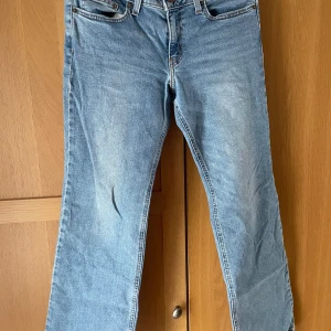 Levis Jeans - Levis jeans. Superlow boot. Strl 27.