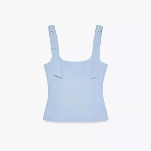 Ljusblå linnetopp med rosetter - Supersöt ljusblå linnetopp från Zara med rosetter. Storlek S. Jättefint skick, dock så är banden förkortade för hand eftersom banden är väldigt långa.