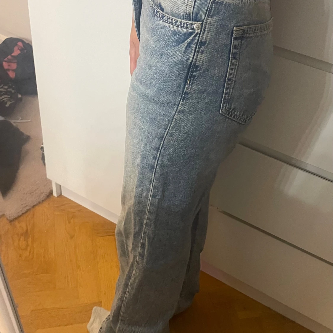 Ljusblåa raka jeans med hög midja - 1