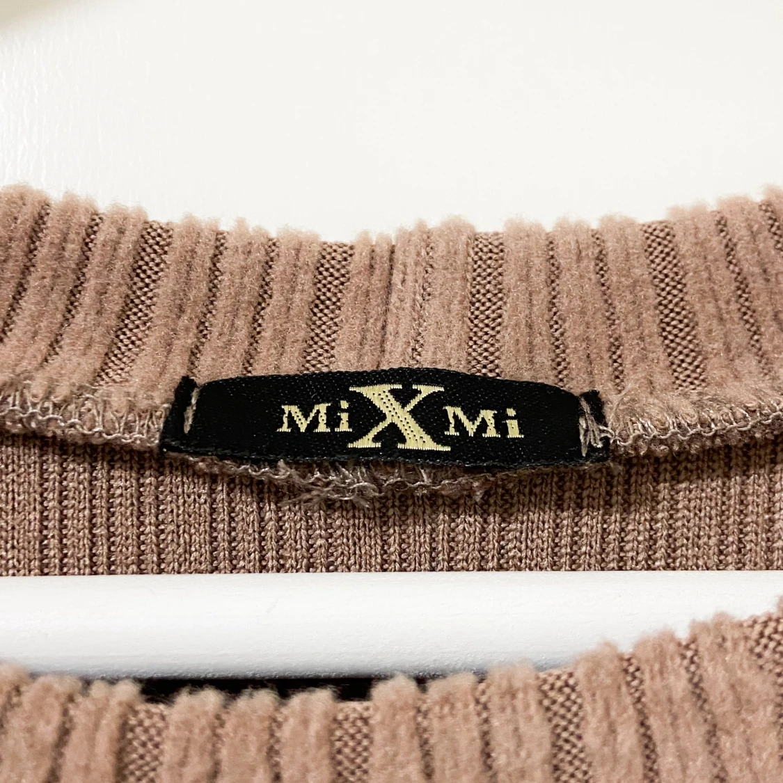 Ribbad beige långklänning från MiXMi - 2