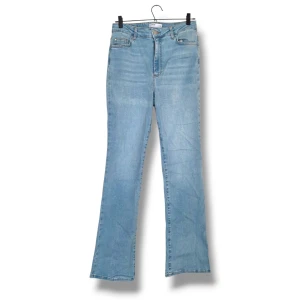 Jeans Bootcut Curve | L/34 | Cubus - Väldigt sparsamt använda bootcut jeans från Cubus. Storleken L/34.  Nypris: 699 sek