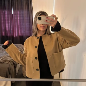 Zara jacka - Superfin zara jacka i mocka som är slutsåld, använd 1 gång❤️