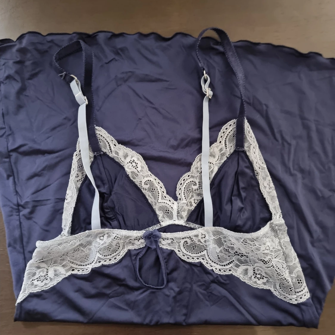 Mörkblå neglige med justerbara band - 2