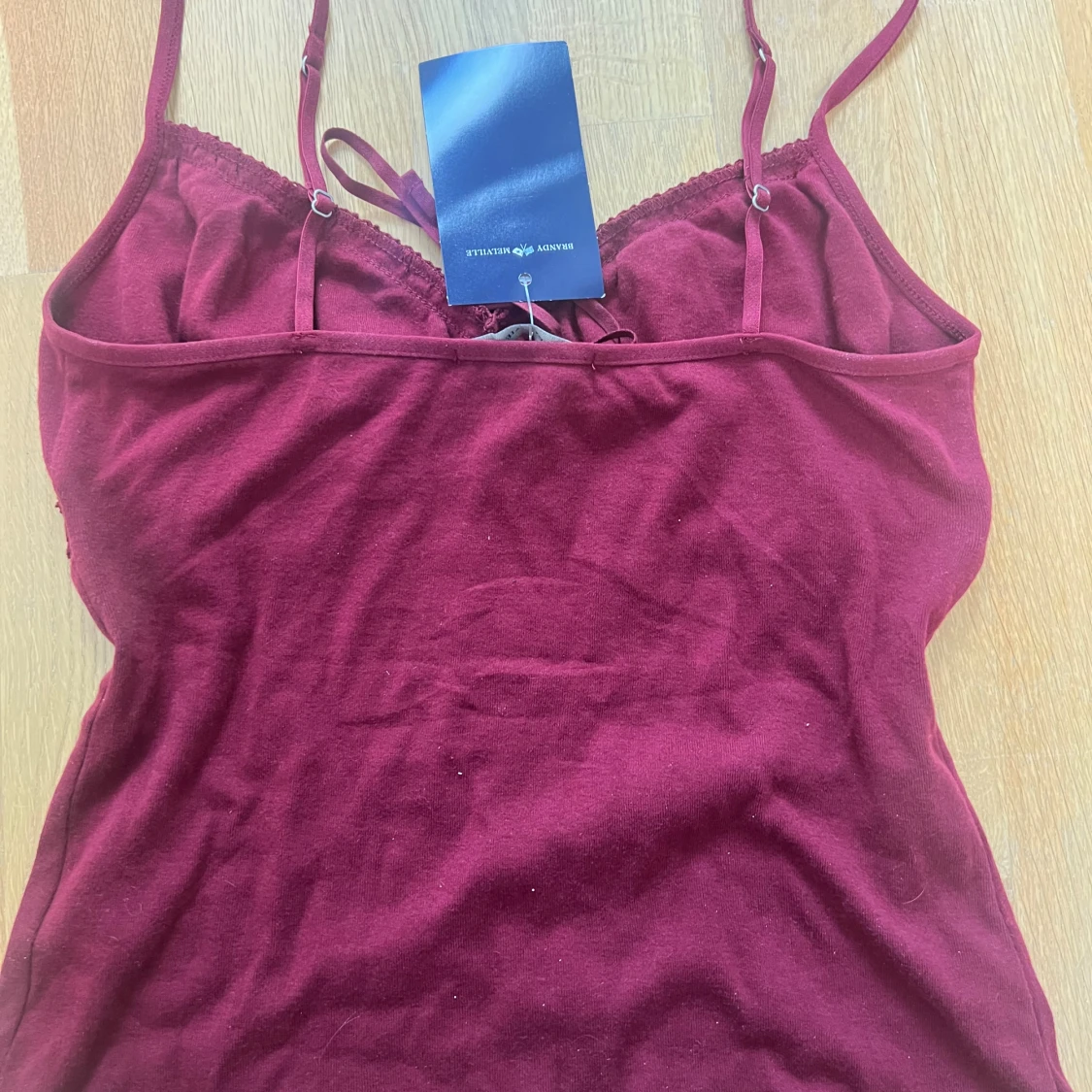 Vinröd linnetopp från Brandy Melville - 3