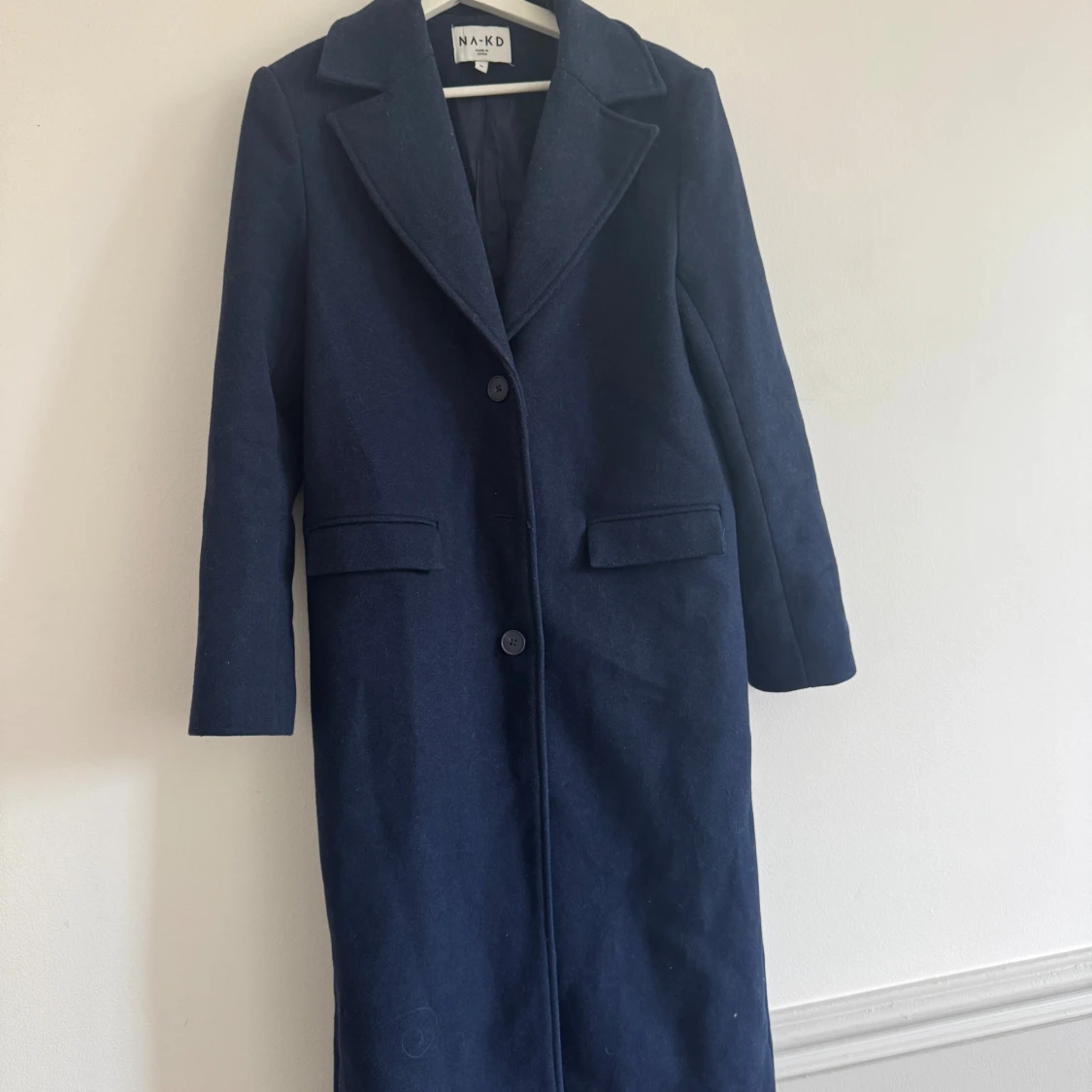Mörkblå lång kappa från NA-KD - 1
