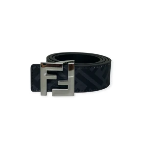 Fendi Bälte - Helt nytt aldrig använt. Storlek 110cm. Kan frakta eller mötas i Haninge. Skriv gärna vid fler frågor, postar alltid inom 24h. (Alla bilder är tagna av mig)
