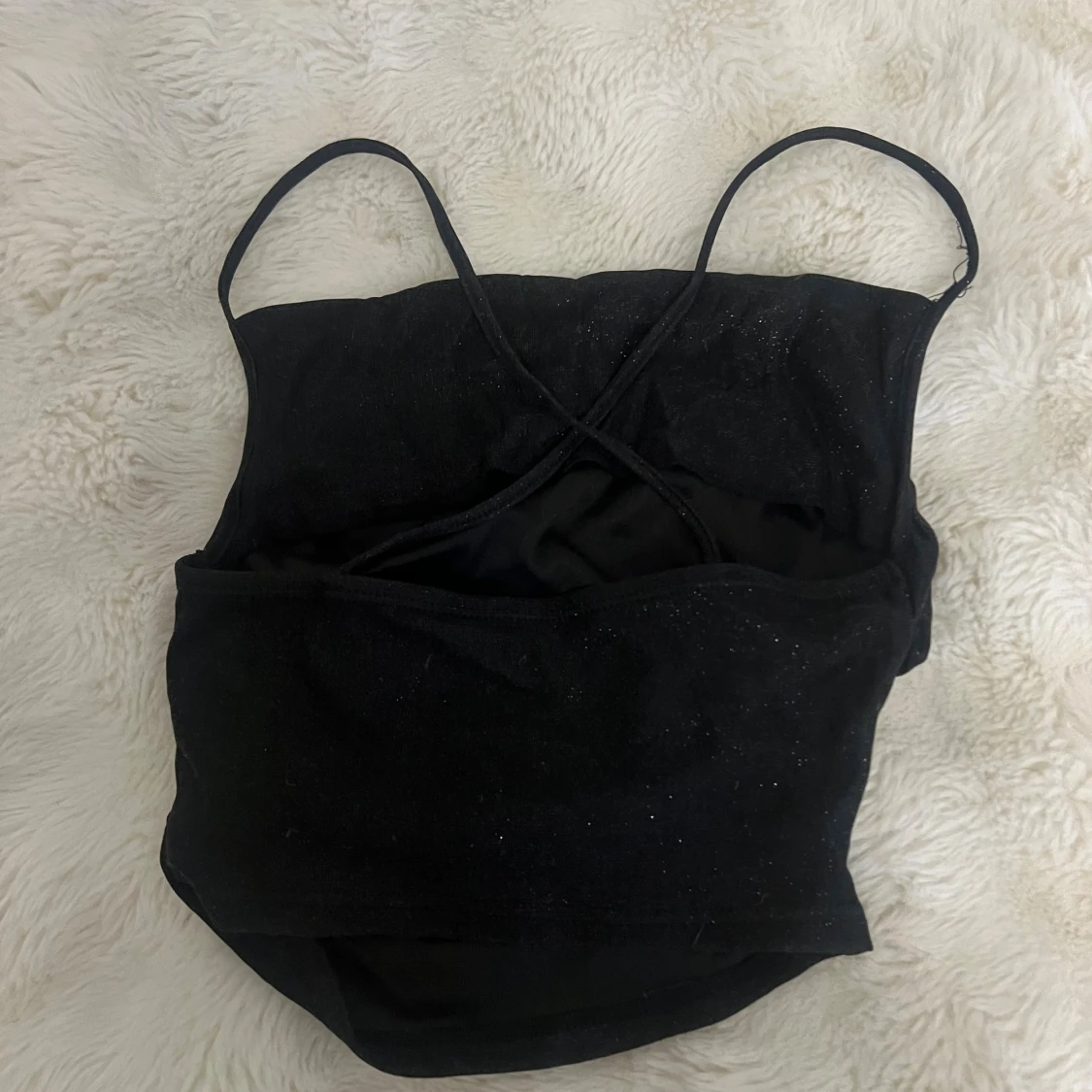 Svart glittrig linnetopp med smala band - 1