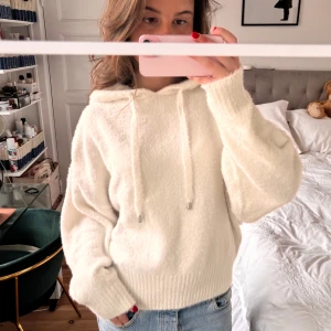 Stickad hoodie  - Snygg stickad hoodie Såå mysig 