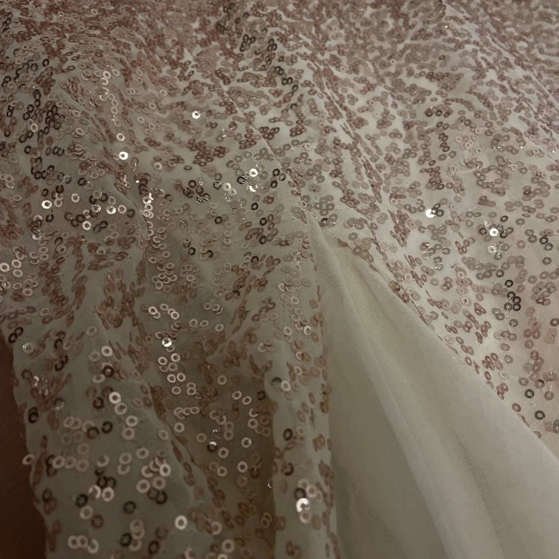 Champagnefärgad glittrig långklänning - 3