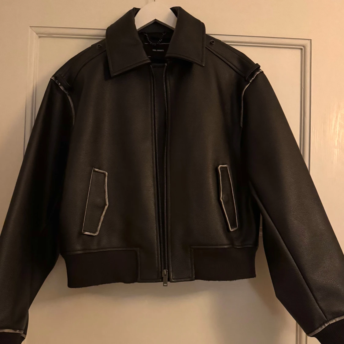 Svart skinnjacka Axel Arigato - 1