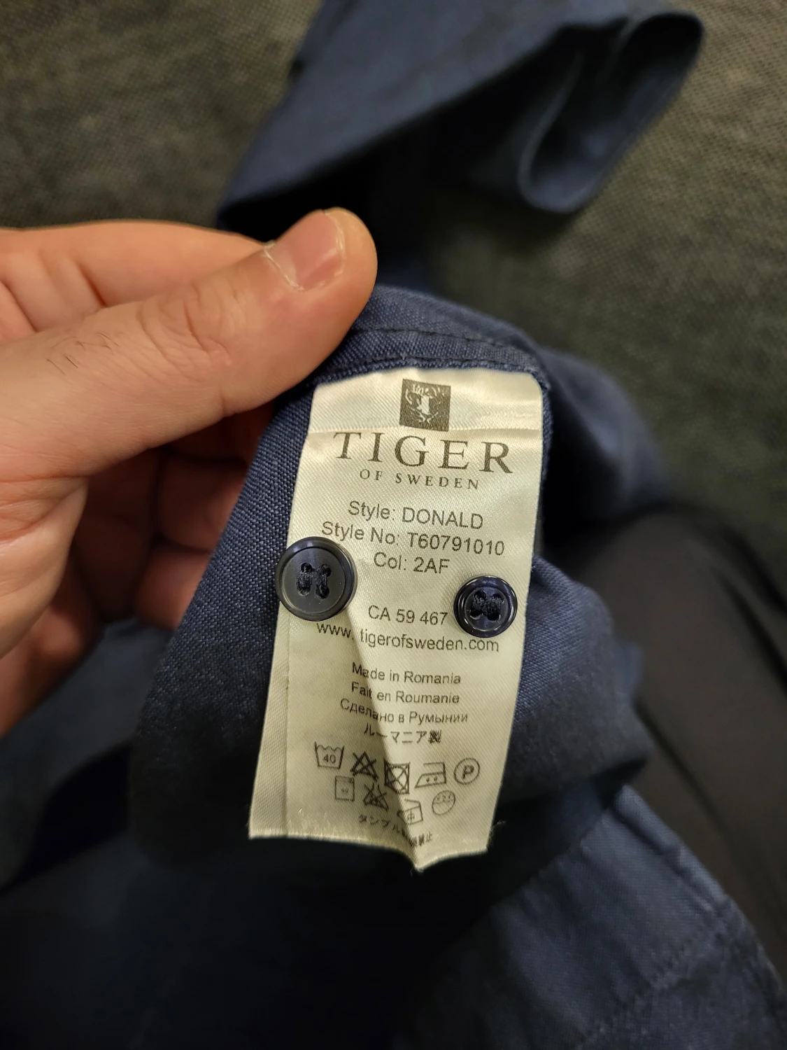 Mörkblå skjorta från Tiger of Sweden M - 4
