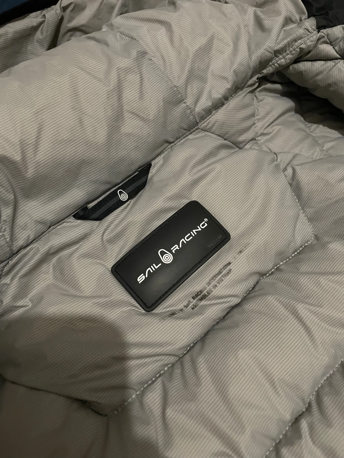 Grå och svart dunjacka Sail Racing - 2