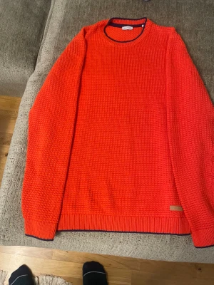 ESPRIT Tröja  - En helt ny ESPRIT Tröja värmer jättebra och den är dyr.