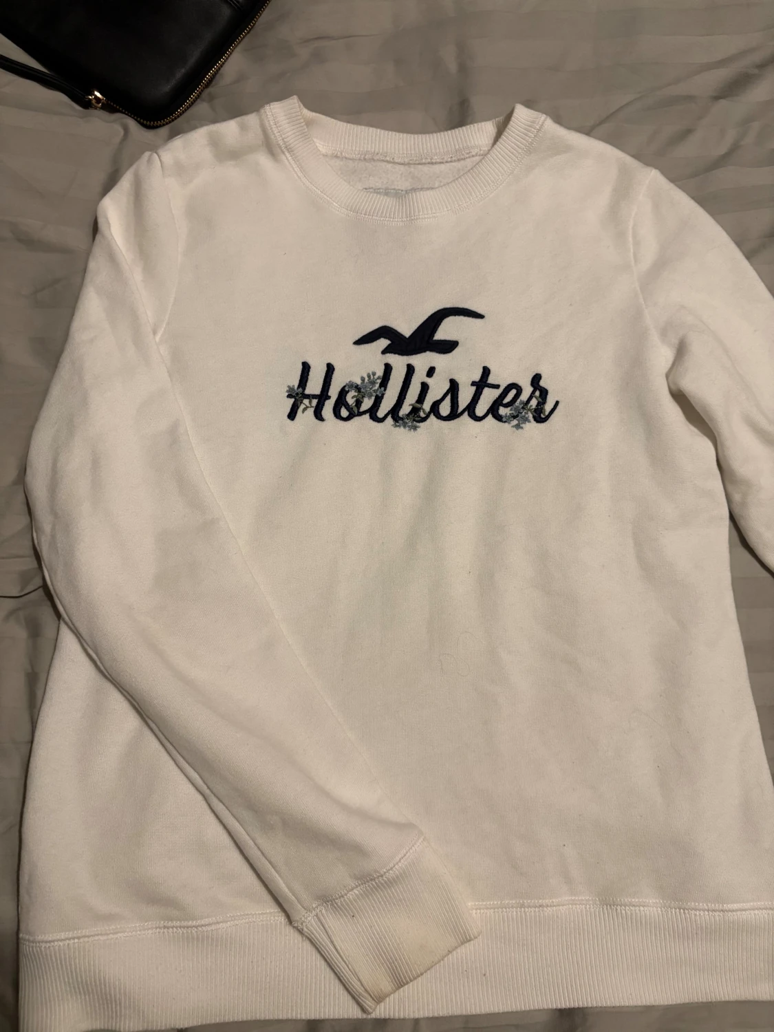Vit Hollister sweatshirt med broderi - 1