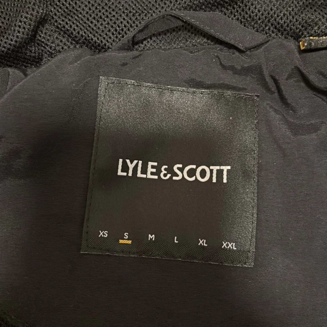 Svart vindjacka från Lyle & Scott - 2