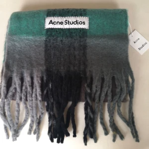 Acne halsduk - helt ny halsduk