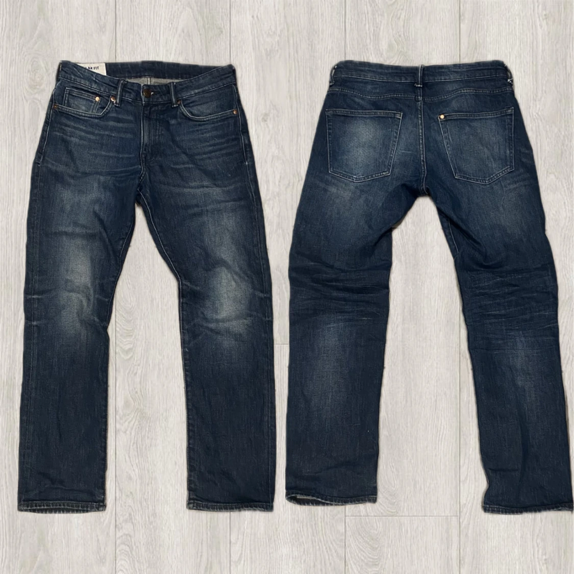 Mörkblåa jeans