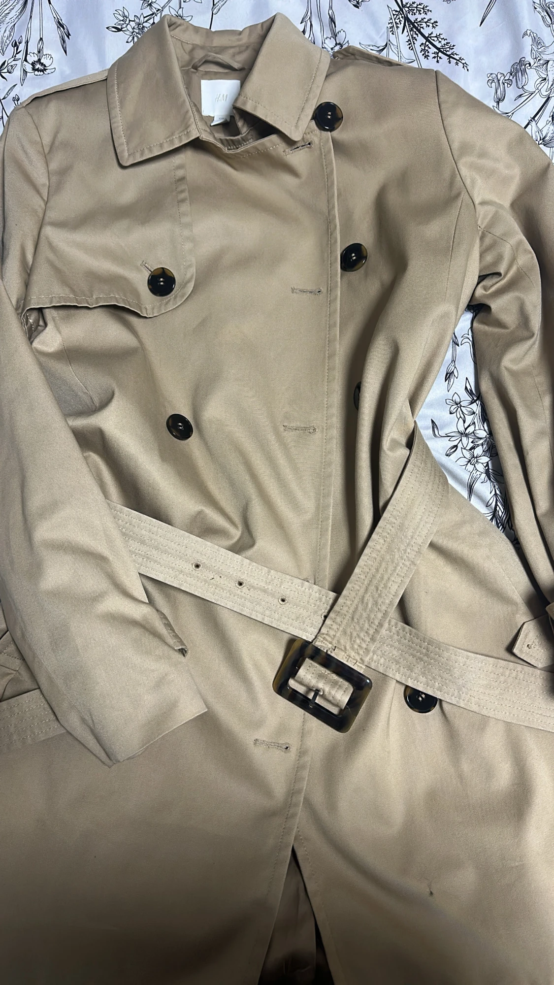 Beige trenchcoat från H&M med bälte - 1