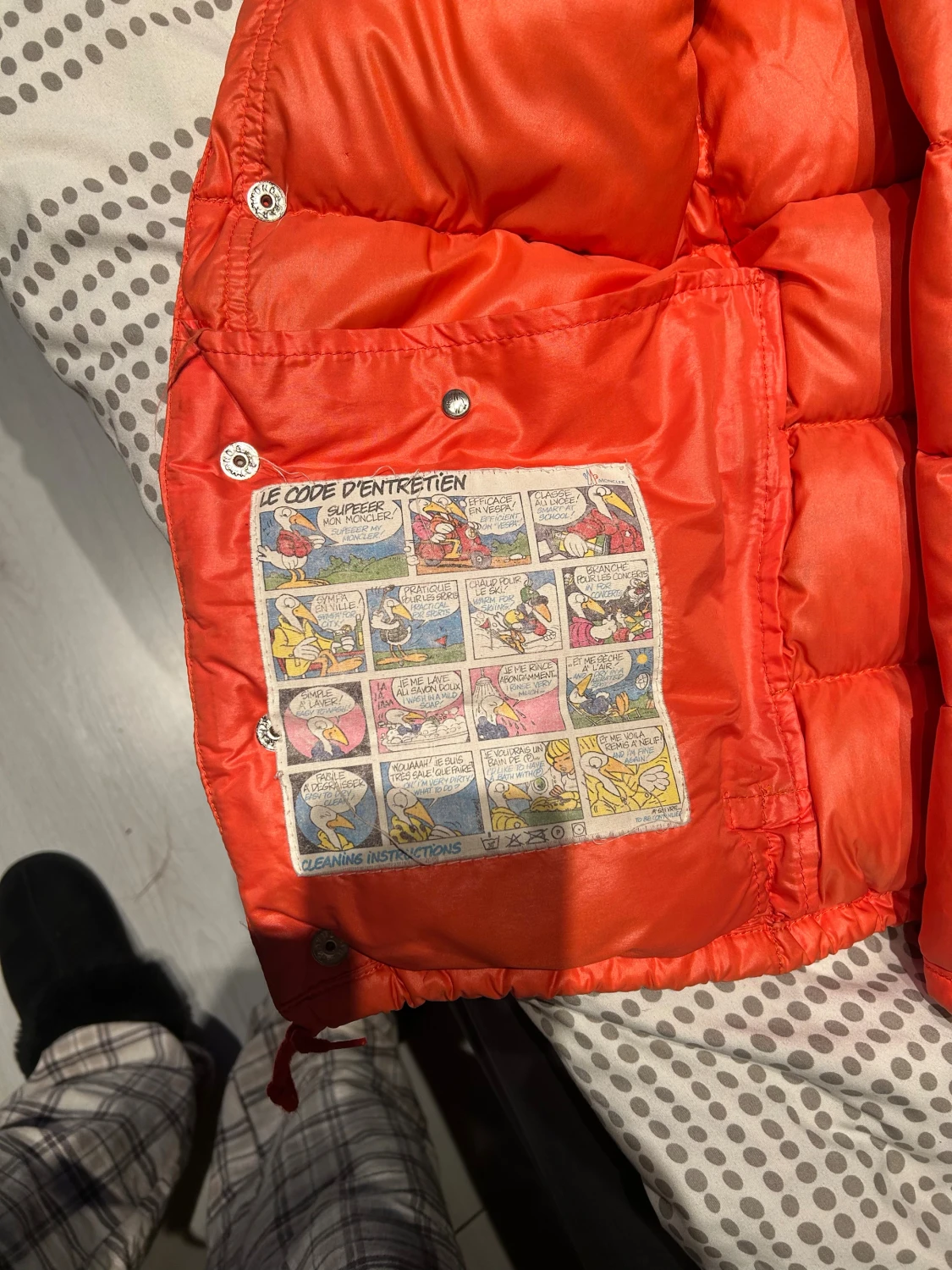 Orange pufferväst från Moncler - 2