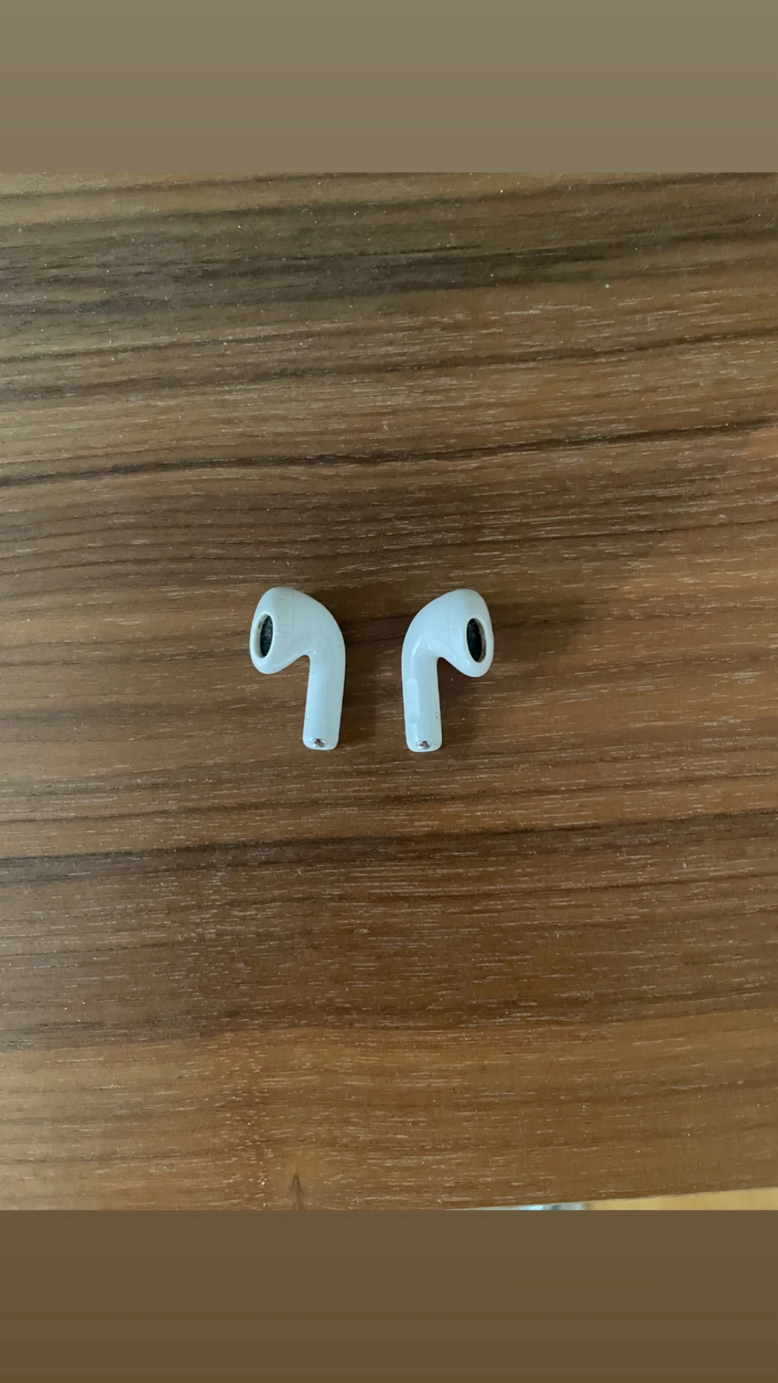 airpods  - 1