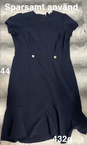 Klänning från Holly & whyte - Sparsamt använd. Storlek 44