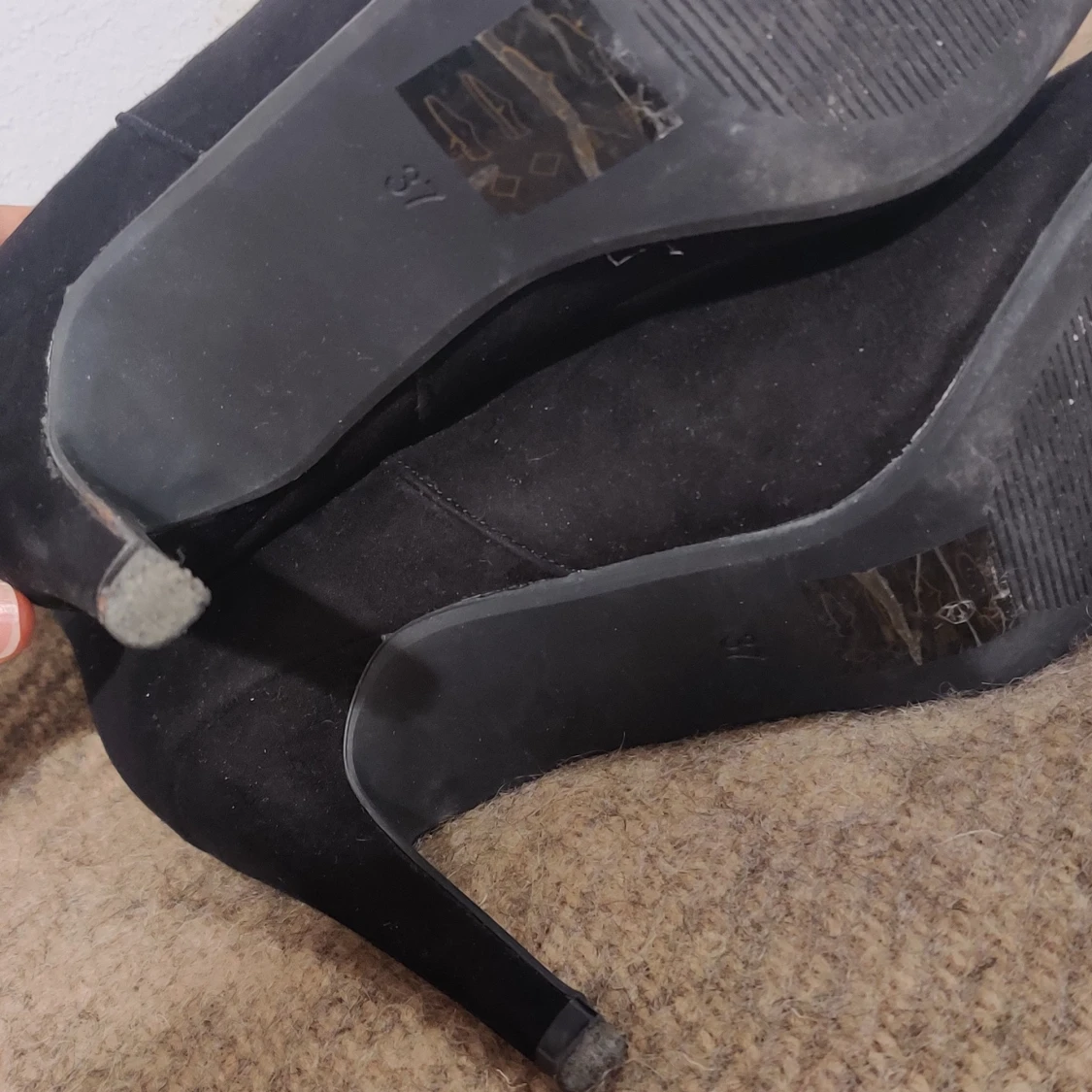 Svarta chelsea boots med  ca 8 cm klack - 1