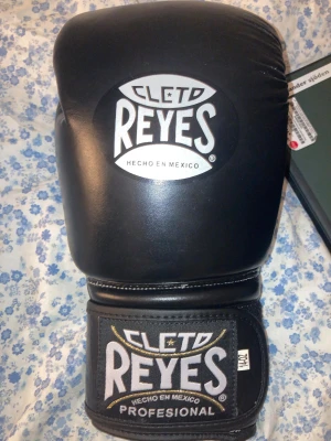 Cleto reyes 14 Oz handskar - Mycket bra skick Cleto reyes handskar som är använd ett fåtal gånger. Först till kvarn som gäller 