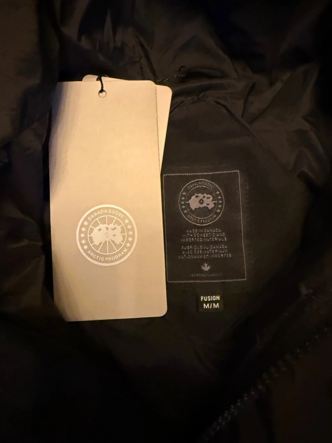 Svart pufferjacka från Canada Goose - 1