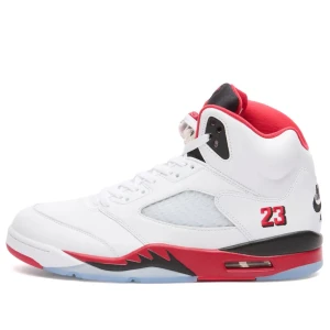 Air Jordan 5 Retro OG - Helt nya Retro OG Jordan 5’s! Aldrig använda, fick de som gåva och vill sälja bort dem! Tyvärr inget kvitto, men inköpta på SNS Stockholm! Nypris: 2399kr, säljer för 2100kr! Skriv vid funderingar! Storlek 46, US size 12!