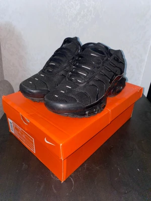 Nike TN svart - Använda i bra skicka, storlek 40. Hör av för mer info!