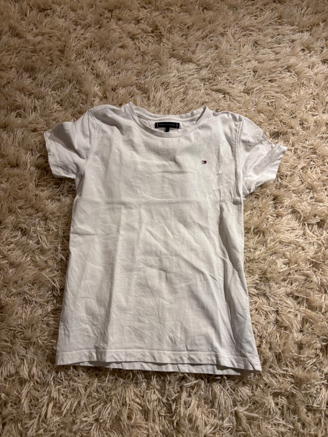 Vit t-shirt från Tommy Hilfiger - 1