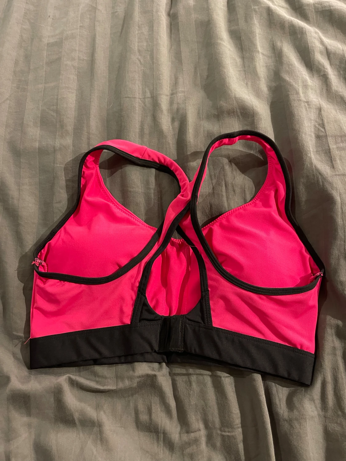 Rosa sporttopp med svarta detaljer M - 1